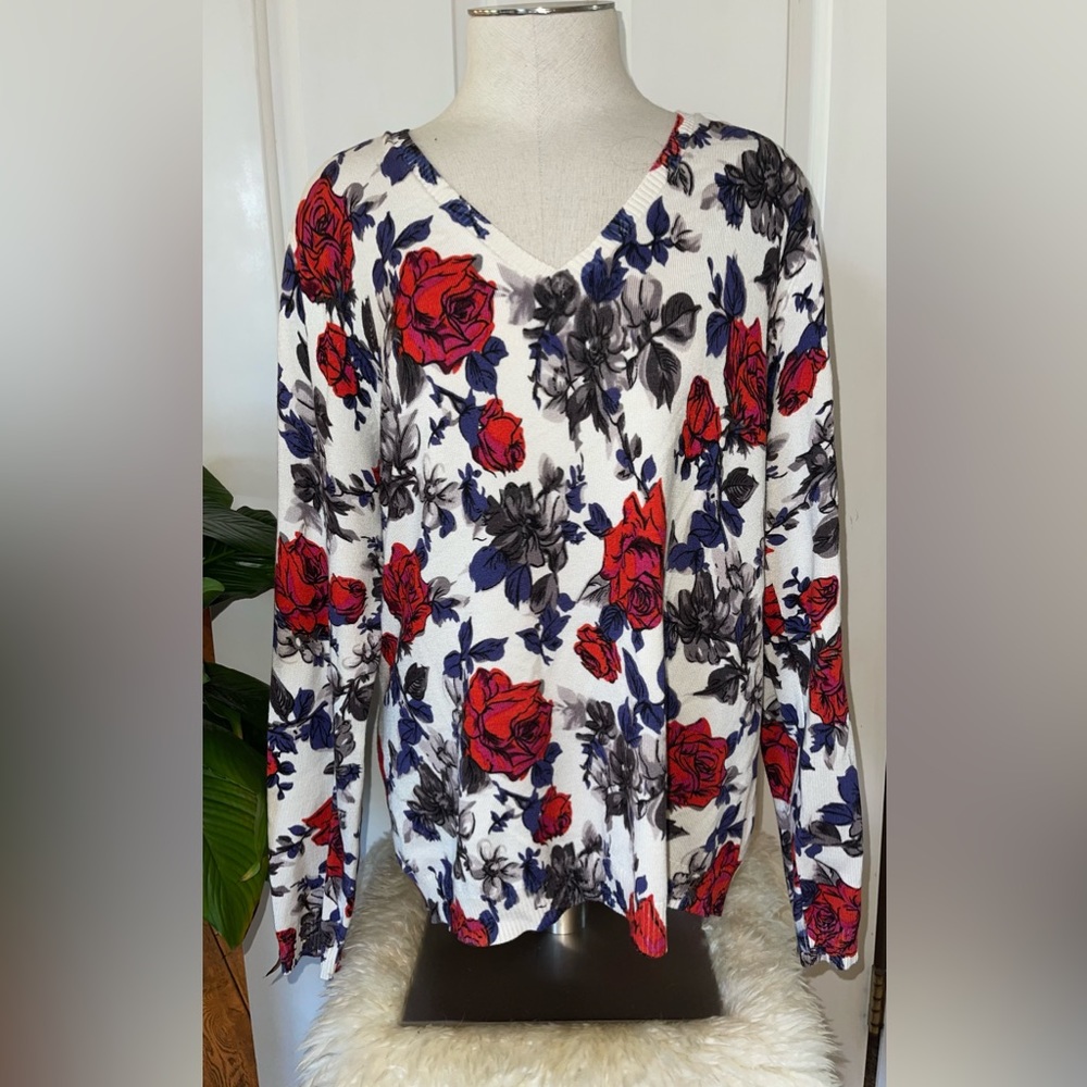 Premise Rose/floral V-neck sweater XL